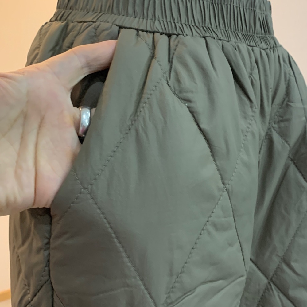 NWT❄️Stylish Tan Quilted Pants - Picture 7 of 16
